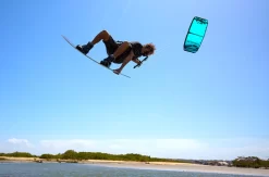 Ozone Amp V1 Kiteboard Kite -Duotone Store Amp V1 Action 4 850x560 96815.1572444377